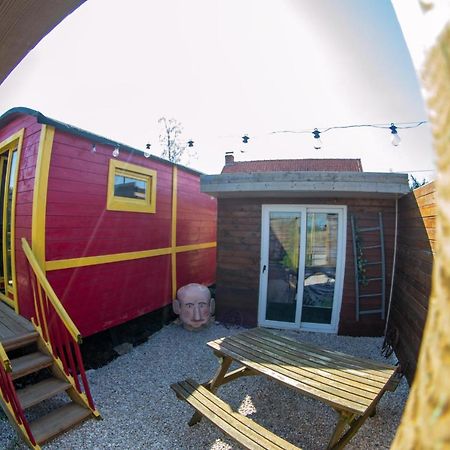 Roulotte Et Sauna De Tonton Bouvy Au Domaine Du Reuze Winnezeele Exterior foto