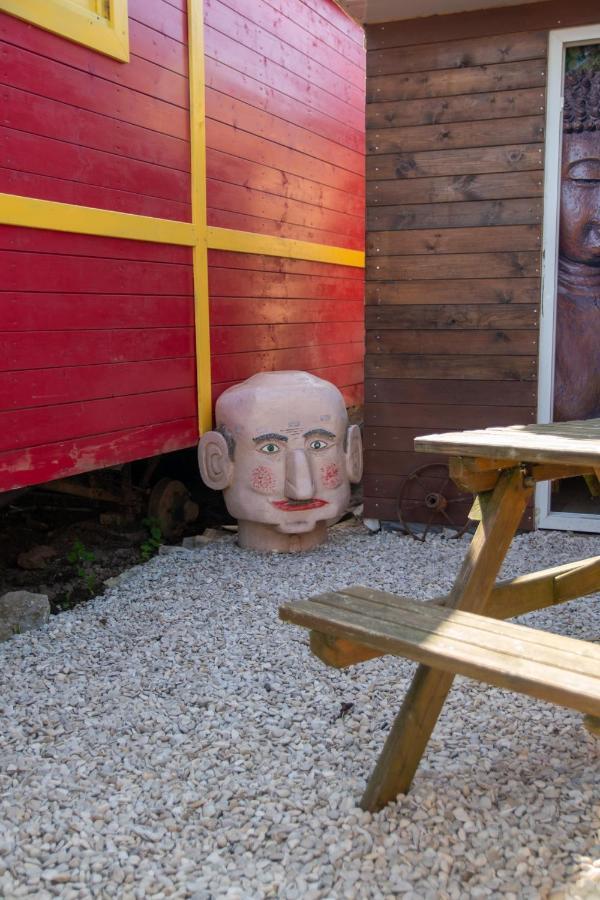 Roulotte Et Sauna De Tonton Bouvy Au Domaine Du Reuze Winnezeele Exterior foto